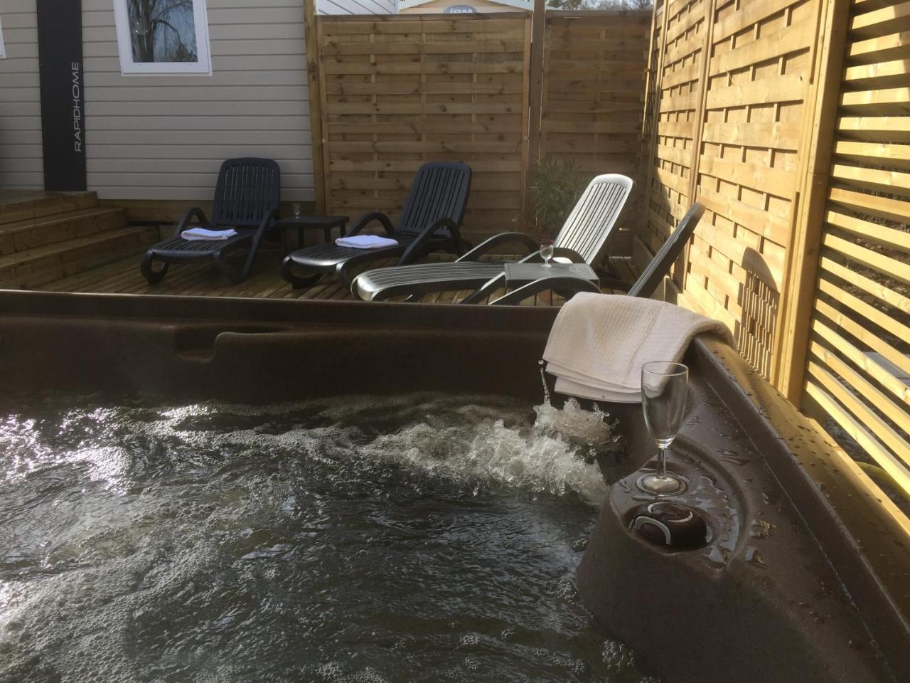 Camping De Contrexéville Exteriör bild