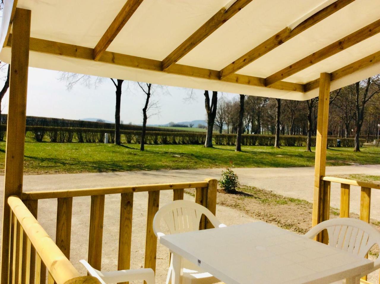Camping De Contrexéville Exteriör bild